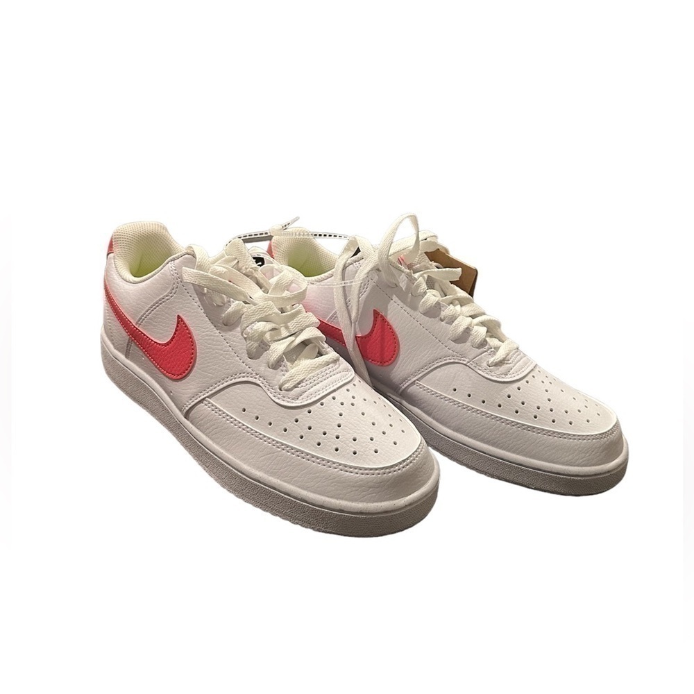 NWT Nike Women Sports Low Top Sneakers White and Pink Size 9.5